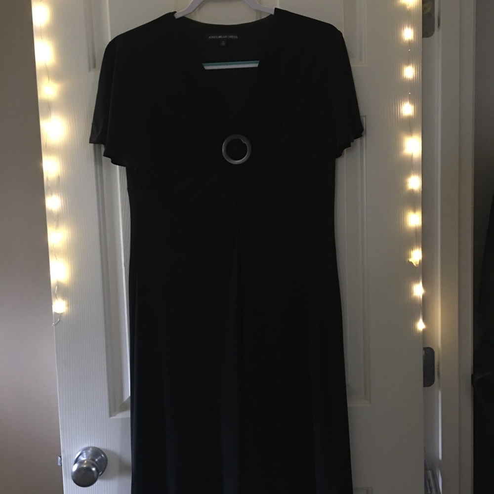 Jones Wear dress in black size 12. Material is 95% polyester and 5% spandex